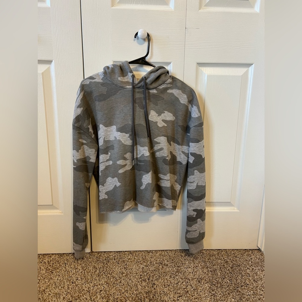 Garage - Cropped, gray camo hoodie